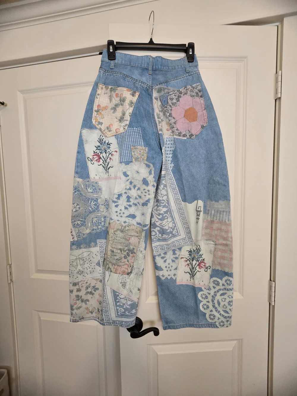 Patchwork Wide-Leg Jeans in Light Blue with Floral Print - Picture 3 of 4